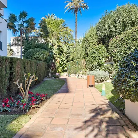 1 Bedroom Apartment, With Sea Views, In Medina Garden - Puerto Banus * 马尔韦利亚