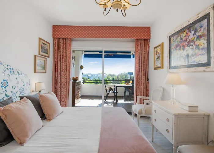 1 Bedroom Apartment, With Sea Views, In Medina Garden - Puerto Banus Apartmán *