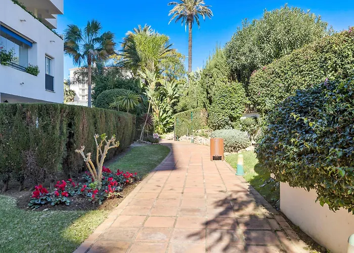 1 Bedroom Apartment, With Sea Views, In Medina Garden - Puerto Banus * Marbella