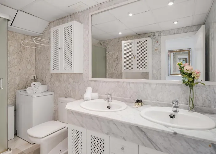 1 Bedroom Apartment, With Sea Views, In Medina Garden - Puerto Banus Lejlighed *